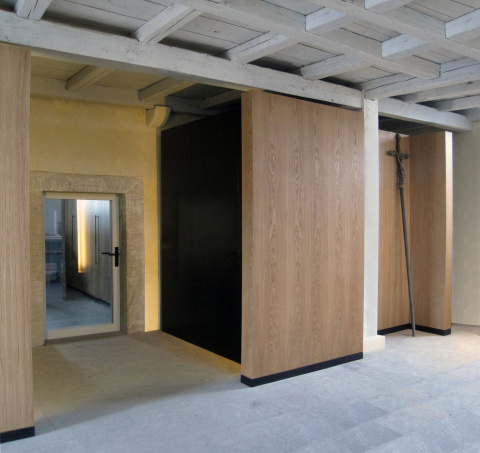 Begehbarer Schrank im Kirchenschiff, Bild: Bernhard Smits