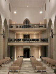 Blick zum Westeingang und zu den Emporen, Bild: Peter Tandler